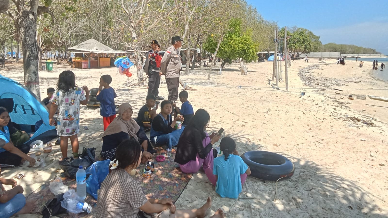 Cegah Kriminalitas, Polsek Sekotong Aktif Patroli di Pantai Elak-Elak