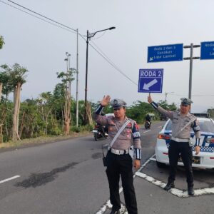 Polres Lombok Barat Tertibkan Lalu Lintas Sore Hari, Cegah Kemacetan di Titik Rawan