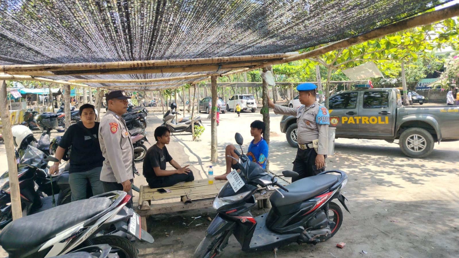 Rasa Aman di Pantai Cemara Patroli Rutin Polsek Lembar