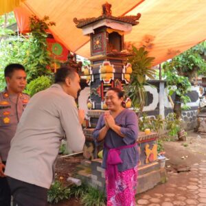 Wujud Belasungkawa, Kapolres Lombok Utara Sambangi Rumah Duka Veteran I Nengah Murtha