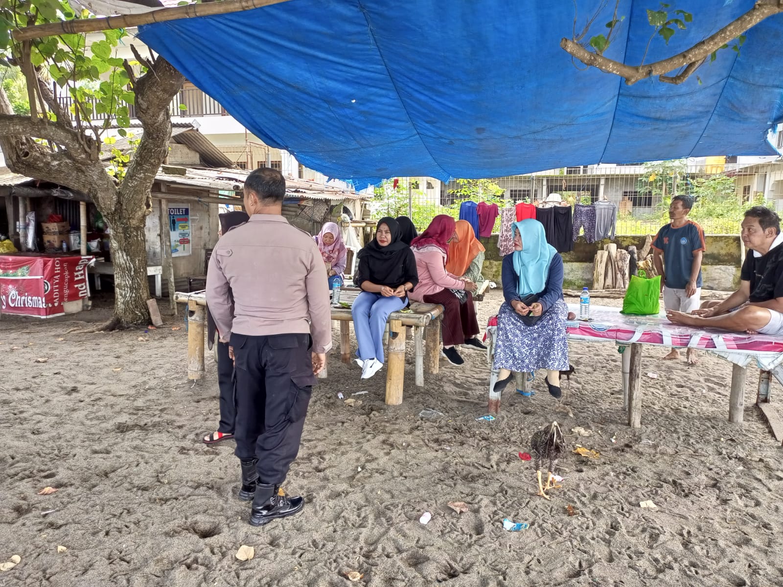 Polres Lombok Barat Giat di Pantai Melasa, Sentuhan Humanis Jaga Kamtibmas