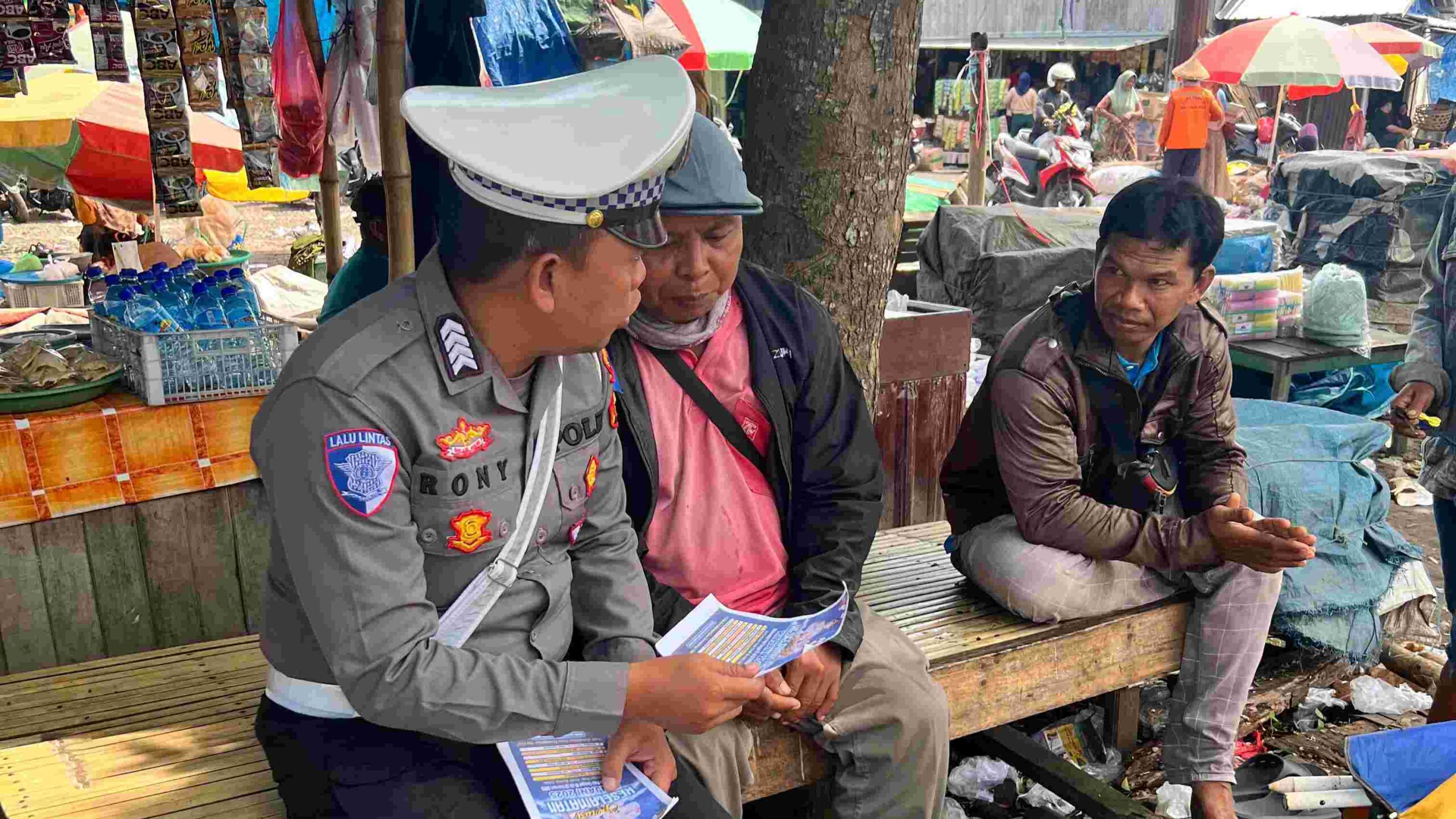 Edukasi Keselamatan Lalu Lintas Menyasar Pasar Jereneng, Lombok Barat