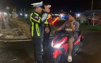 Sat Lantas Polres Lombok Utara Berikan Keamanan Ekstra Melalui Patroli Blue Light.