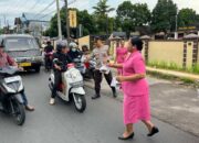 Di Balik Pembagian Takjil Polsek Kediri, Pesan Mendalam Ini Terungkap