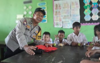 Demi Gizi Anak, Polsek Gerung Awasi Penyaluran Makan Bergizi di SDN 2 Dasan Tapen