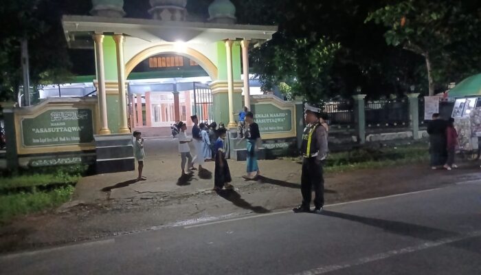 Ibadah Tarawih di Masjid Assasutaqwa Berjalan Lancar, Polsek Sekotong Siaga