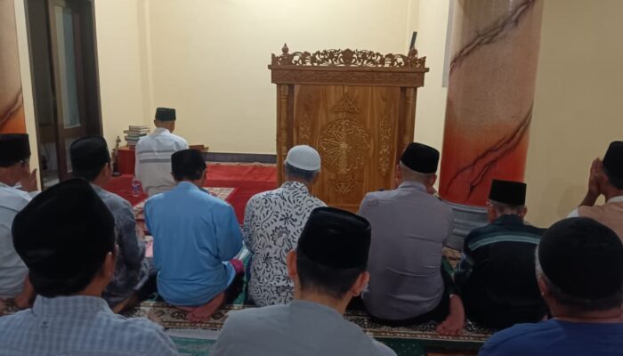 Kapolsek Kediri Gelar Tarawih Keliling, Ajak Warga Perangi Balap Liar