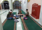 Bhabinkamtibmas Desa Medana Laksnakan Shalat Terawih Keliling di Desa Binaannya