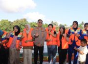 Kapolres Loteng Buka Lomba Balap Sampan Meriahkan Hari Bhayangkara ke-79.  ‎