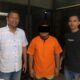Didampingi Ibu, Terduga Pencuri Ponsel Serahkan Diri ke Polres Lombok Barat