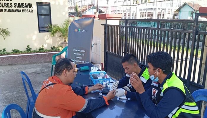 Polres Sumbawa Gelar Bakti Kesehatan Gratis untuk Pengemudi Ojek Online