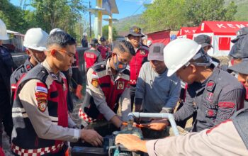 Polda NTT Beri Bantuan Dinamo Air dan Perbaiki Sumur Demi Penuhi Kebutuhan Air Bersih Pengungsi Posko Konga