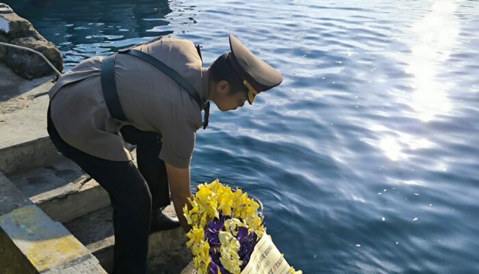 Sambut Hari Bhayangkara Kapolres Lombok Utara Pimpin Upacara Tabur Bunga