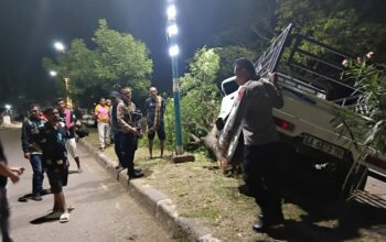 Respon Cepat Laporan Masyarakat, Piket Fungsi Polsek Rasanae Barat Evakuasi Laka Lantas Tunggal di Jalan Lintas Bima-Sumbawa