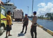 Satuan polairud polres dompu gelar pam pelabuhan di calabai, awasi bongkar muat jagung