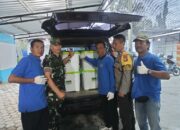 Dukung Program Pemerintah, Bhabinkamtibmas Kelurahan Renteng Kawal Pendistribusian Makanan Bergizi Gratis