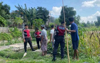 Polisi Lakukan Patroli Tanam Jagung di Dusun Kelebut untuk Dukung Swasembada Pangan