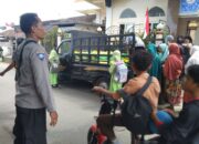 Polsek Batulayar Salurkan 2 Ton Beras Murah, Warga Antusias Sambut