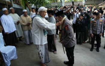 Silaturahmi ke Ponpes Al-Hamidy Banyuanyar, Kapolri: Tanpa Dukungan Ulama Pekerjaan Kami Sangat Berat