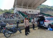 Polsek Taliwang Amankan Final Sepak Bola di Lapangan GOR Magaparang