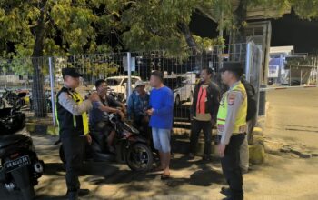 Polsek Kawasan Pelabuhan Laut Tano Gelar Patroli Dialogis “HEBAT” di Pelabuhan Poto Tano