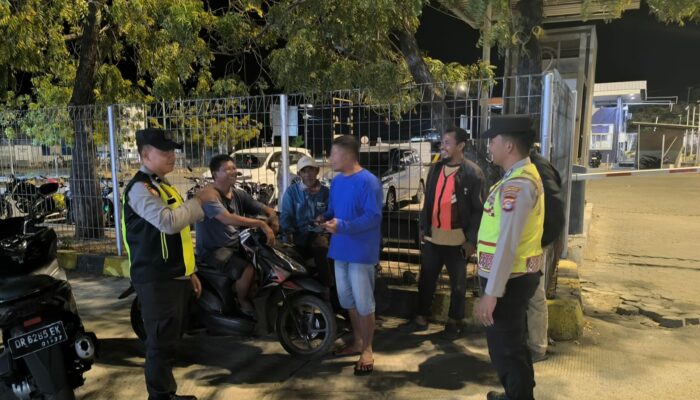 Polsek Kawasan Pelabuhan Laut Tano Gelar Patroli Dialogis “HEBAT” di Pelabuhan Poto Tano