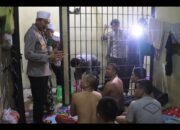 Polres Loteng Berbagi Untuk Para Tahanan di Malam Perayaan Maulid Nabi Muhammad SAW. ‎