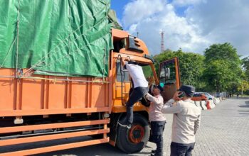 Polsek Lembar Perketat Pengamanan Bongkaran KM DLN Batulayar di Pelabuhan Nusantara Satu