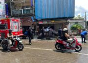 Pasca Banjir di Bali, Polisi Turun Bantu Warga Bersih-Bersih Lokasi Bencana