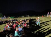 PEMBINAAN PESERTA PRAMUKA JAMBORE RANTING DI DESA MANEMENG, POLISI BERIKAN EDUKASI TERTIB LALU LINTAS