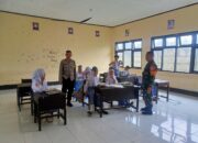 BHABINKAMTIBMAS DESA MAS-MAS DAMPINGI PENDISTRIBUSIAN PROGRAM MAKANAN BERGIZI GRATIS UNTUK ANAK USIA SEKOLAH