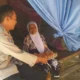 Polisi Hadir dengan Hati, Bhabinkamtibmas Sekotong Bagikan Nutrisi Mantap
