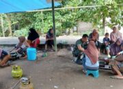 Bakes TMMD Ke-126 Kodim 1606 Mataram Masak Bersama Ibu-Ibu Desa