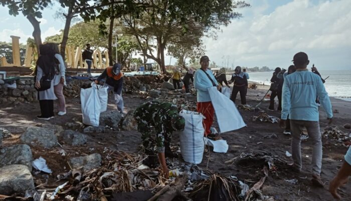 Pantai Bersih, Masyarakat Bahagia: Sinergi TNI dan Pemkot Mataram