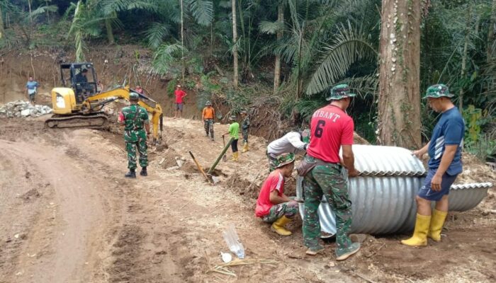 TMMD Ke-126 Kodim 1606 Mataram Perkuat Drainase dan Akses Transportasi Warga