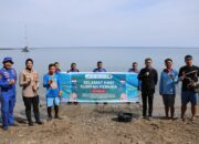 Jaga Ekosistem Laut, Polres Sumbawa Melaksanakan Kegiatan Penanaman Terumbu Karang di Pantai Kencana