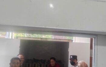 BHABINKAMTIBMAS KELURAHAN PRAPEN LAKSANAKAN PENDAMPINGAN PENYALURAN MAKAN BERGIZI GRATIS