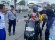 Polres Lobar Hadiahi Pengendara Tertib saat Operasi Zebra Rinjani