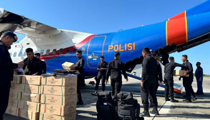 2,5 Ton Logistik dan RON Bantuan Mabes Polri untuk Aceh Tiba di Bandara SIM