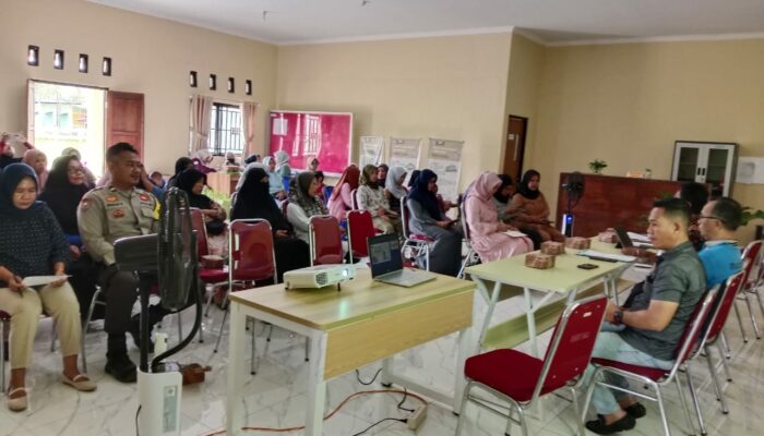 Bhabinkamtibmas Dampingi Kegiatan Sosialisasi PMT untuk Percepatan Penurunan Stunting