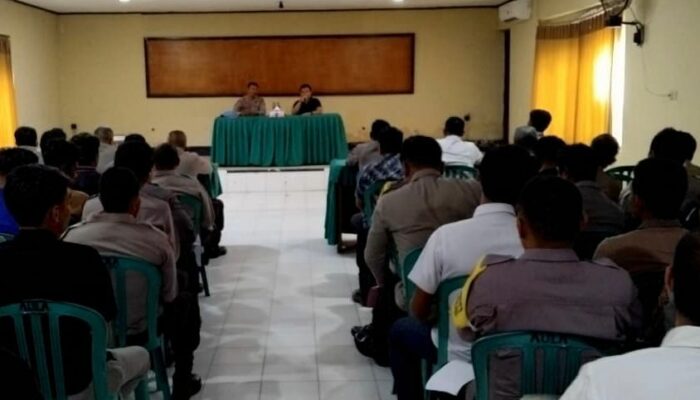 PERSONEL POLRES DOMPU LAKSANAKAN PENGAMANAN AKSI UNJUK RASA, PROPAM TURUT MELAKUKAN PENGAWASAN SETIAP KEGIATAN KEPOLISIAN