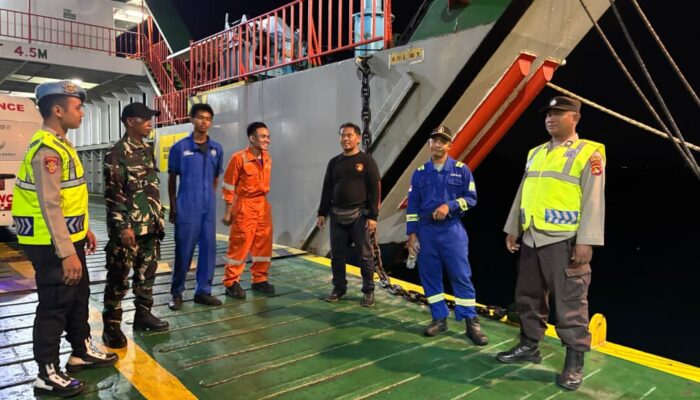 Polsek Kawasan Pelabuhan Laut Tano Jaga Keamanan Pengguna Jasa Pelabuhan