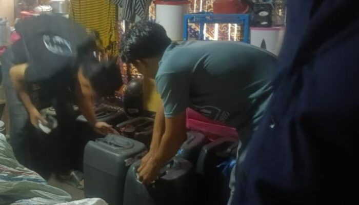 Team Opsnal Polsek Sape Sita Puluhan Botol Bir dan Ratusan Liter Sofi dalam Razia Miras
