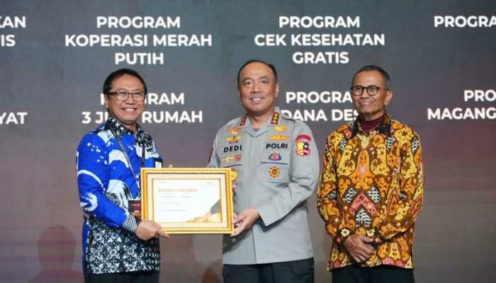 Kategori Lembaga Negara & Regulator Terpopuler: Polri Sabet Penghargaan Disway Award 2025