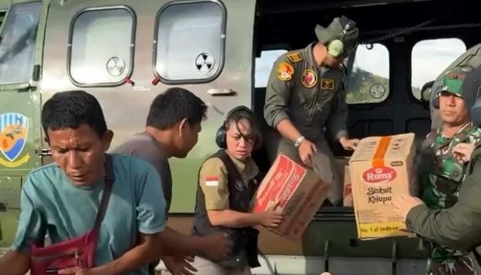 Ibu Bhayangkari Pandu Helikopter Bantuan ke Desa Terisolasi di Tapanuli Tengah