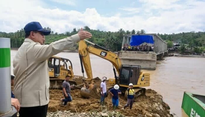 Presiden dan Kapolri Tiba di Aceh: Tinjau Lokasi Banjir dan Pemasangan Jembatan Bailey di Bireuen