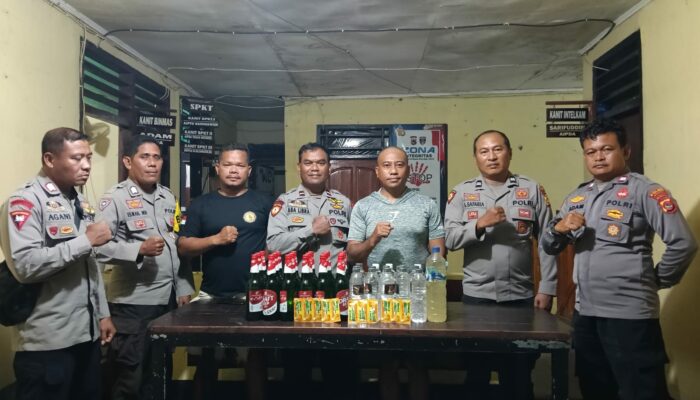 POLSEK HU’U GELAR RAZIA MIRAS DALAM OPERASI PEKAT, AMANKAN PULUHAN BOTOL ARK DAN BIR