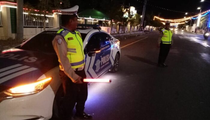 Blue Light Patrol Sat Lantas Polres Bima Kota Sampaikan Imbauan Keselamatan Dan Tertib Berlalu Lintas