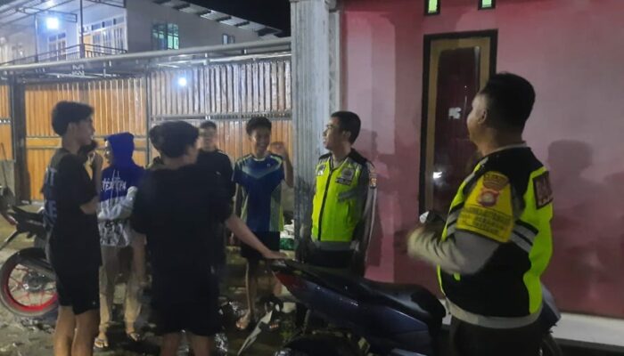 Patroli Dialogis Polsek Seteluk Sasar Anak Muda dan Tempat Tongkrongan