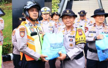 Polda Sumbar Lepas Ratusan Paket Bantuan untuk Lima Titik Bencana di Kota Padang